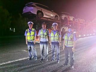 吉林高速交警联合交通执法部门查获长32米超限货车
