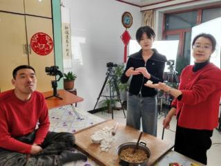 用爱撑起风雨人生 ——记全国“最美家庭”贺玉莲一家的感人故事