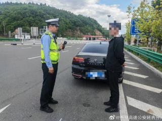 高速公路惊现“恶意”别车 高速交警迅速处理整治