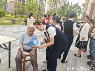 东明农商银行营业部“金融知识万里行”进社区，护航居民财富安全
