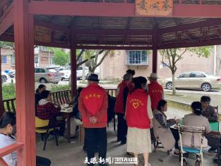云岩区马王街道水电八局组织辖区“五老”人员开展“助力高考 静音守护”志愿活动
