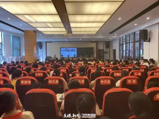 观山湖区金阳街道关工委组织“五老”宣讲团走进会展城小学开展国防教育活动