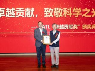 宁德时代致敬85岁“中国锂电池之父”，曾毓群称之为老师