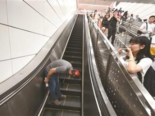 技术专家揭秘扶梯左行右立存隐患