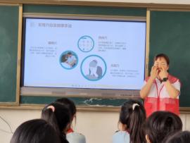 薛城区周营镇单楼小学开展“中医按摩治疗青少年近视”进校园活动