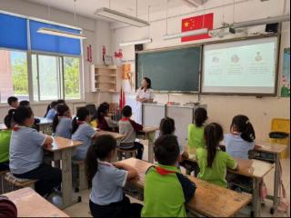 荣成市第三人民医院走进好运角小学开展脊柱侧弯宣讲活动