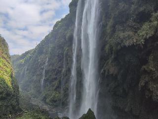 项目引擎轰鸣、消费活力迸发、康养经济聚势｜黔西南州发展动能澎湃