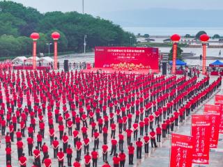 岳阳万人齐舞 共庆“发展体育运动，增强人民体质”题词七十三周年！