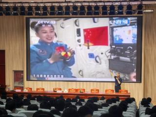 徐州睢宁县：老科学家走进校园，助力学生追逐“星辰大海”