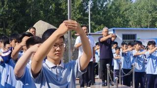 天宝镇第一初级中学举行祭拜孔子仪式