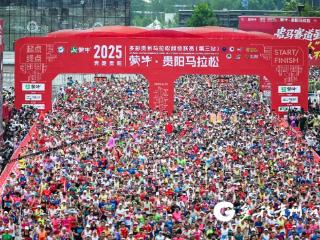 贵州选手岑万江、丁常琴勇夺2025贵阳马拉松国内冠军