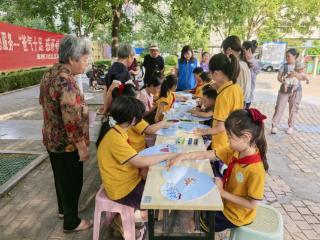 草桥口社区开展“爸气十足 感恩有你”志愿服务活动