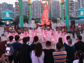 临沂：“灯火阑珊·新琅琊”不夜街区游客沉浸文化表演