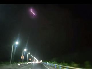 ﻿合肥巢湖天空闪电频现？专家：系梅雨期局地对流导致的云闪现象