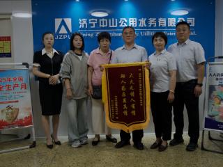 教科书式救火！为济宁这位硬核邻居点赞