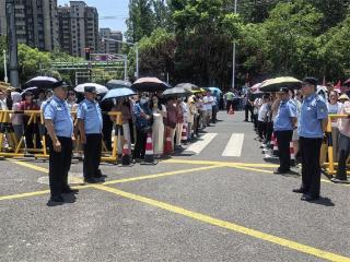 中考首日，南通崇川警方开启“守护+反诈”双模式