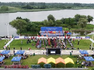 江苏仪征：12支龙舟劲旅竞逐枣林湾 点燃文体旅融合新热潮