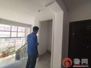 胶州阜安综合执法中队联合物业即查即拆，还居民公共区域空间