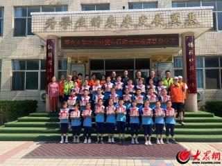 勤工俭学不忘师恩 寿光学子为母校捐赠名著33套