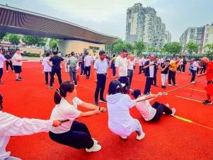 社区拔河比赛活力上演
