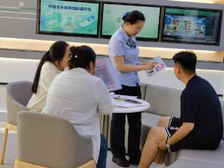 农行济南历下财智广场支行：驻守网点阵地，宣传金融知识