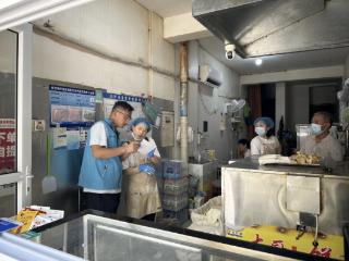 财工街社区开展餐饮小店规范经营检查工作