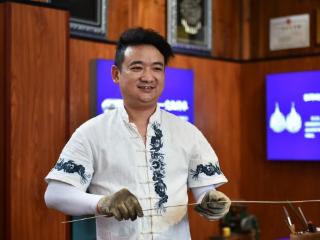 微视频·向总书记报告⑥｜侗寨银匠黄能：让侗族手工产品走向更广阔天地