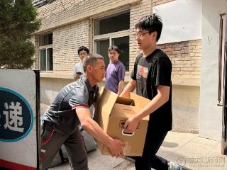 毕业季校园寄件现高峰
