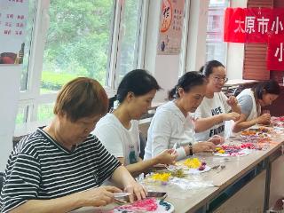 巧手制作团扇 感受文化魅力