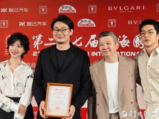“由导到演”，饶晓志直言“是一种独特的体验”