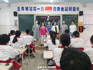 花溪区关工委为乡村振兴班学子加油助力