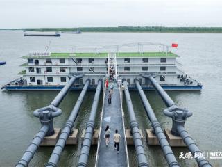 江上巨构：探访岳阳洪水港“钢铁水骆驼”