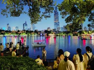 玄武湖畔，乐享夏夜浪漫