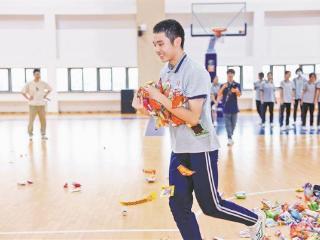 厦门5万多名初三学生赴考 中考持续3天