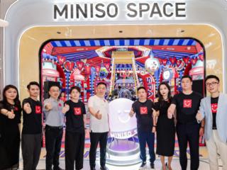 潮奢融合大作，名创优品全球首个MINISO SPACE亮相南京德基