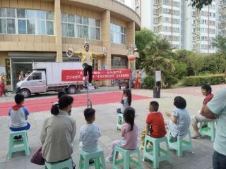 陋台展绝活 妙技绽欢颜