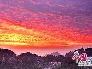 只有一个黄山：日出朝霞绚丽多彩醉晨曦(图)