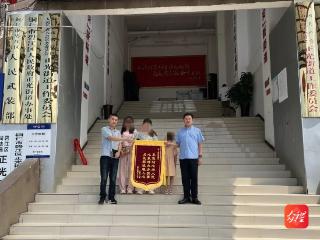 锦旗映初心！碧江正光街道为民调解显担当