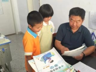 用爱点亮成长之路——韩庙镇明德小学党支部开展党员志愿者服务活动