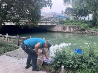 嘉荷社区“民情哨”守牢梅雨季河道安全