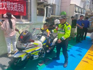 崂山区沙子口街道开展 “有礼斑马线 文明伴童行” 实践活动