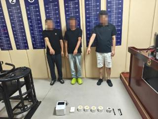 三人深夜在巨野张贴“涉黄小广告”，结果……