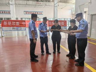 济南市公安局历城分局郭店派出所深入辖区企业开展反邪教宣传活动
