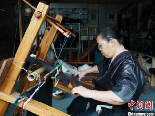 探访世界唯一金属绣｜苗族锡绣：古朴又时尚