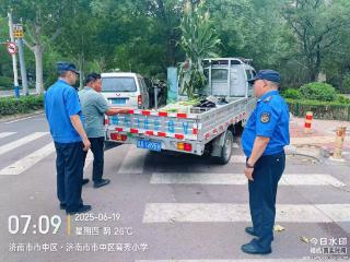 十六里河：站好 “护学岗”，保障学生出行安全