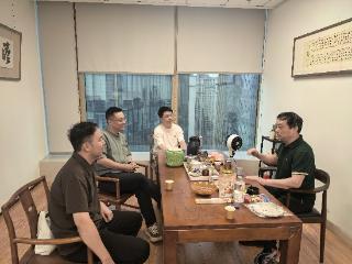 蒯天在南京与张磊、陆晨辉等青年艺术家交流