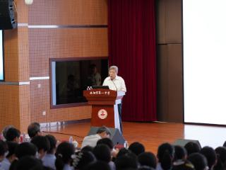 福建福耀科技大学校长王树国到安阳与学子互动交流