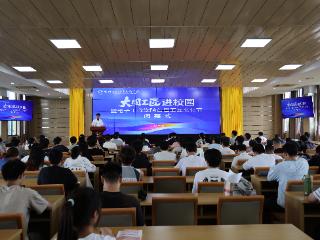 显微镜下 “绣” 芯片！“全国科创名匠”顾春燕携“匠心密码” 走进常信院