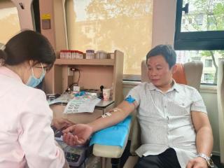 湘东区：特困患者病危 医生无偿献血挽救