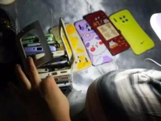 毕业生这22个手机壳，拼出了四年校园青春